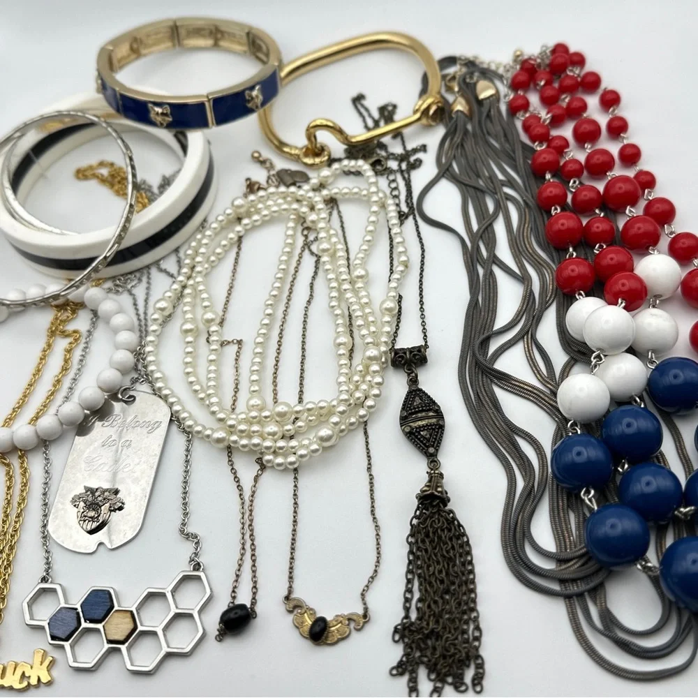 Estate Fashion Jewelry Lot Bundle of 15 Accessories VTG - Picture 2 of 7